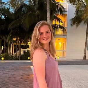 Meet your Posher, Courtney